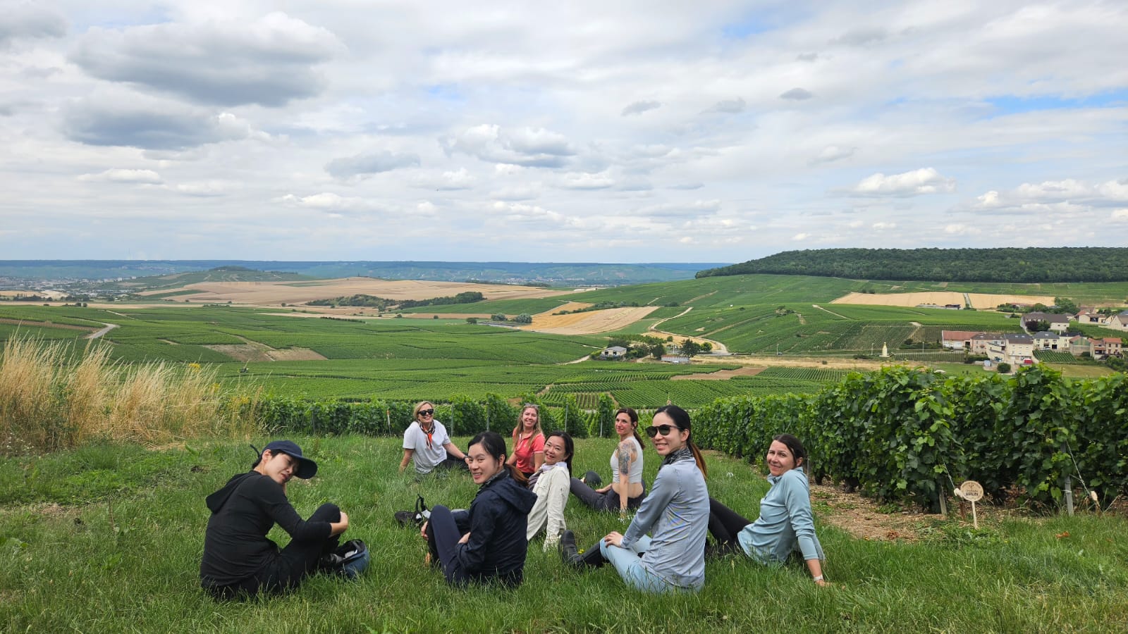 THE CHAMPAGNE RIDE, FRANCE, GLOBETROTTING HORSE RIDING HOLIDAYS