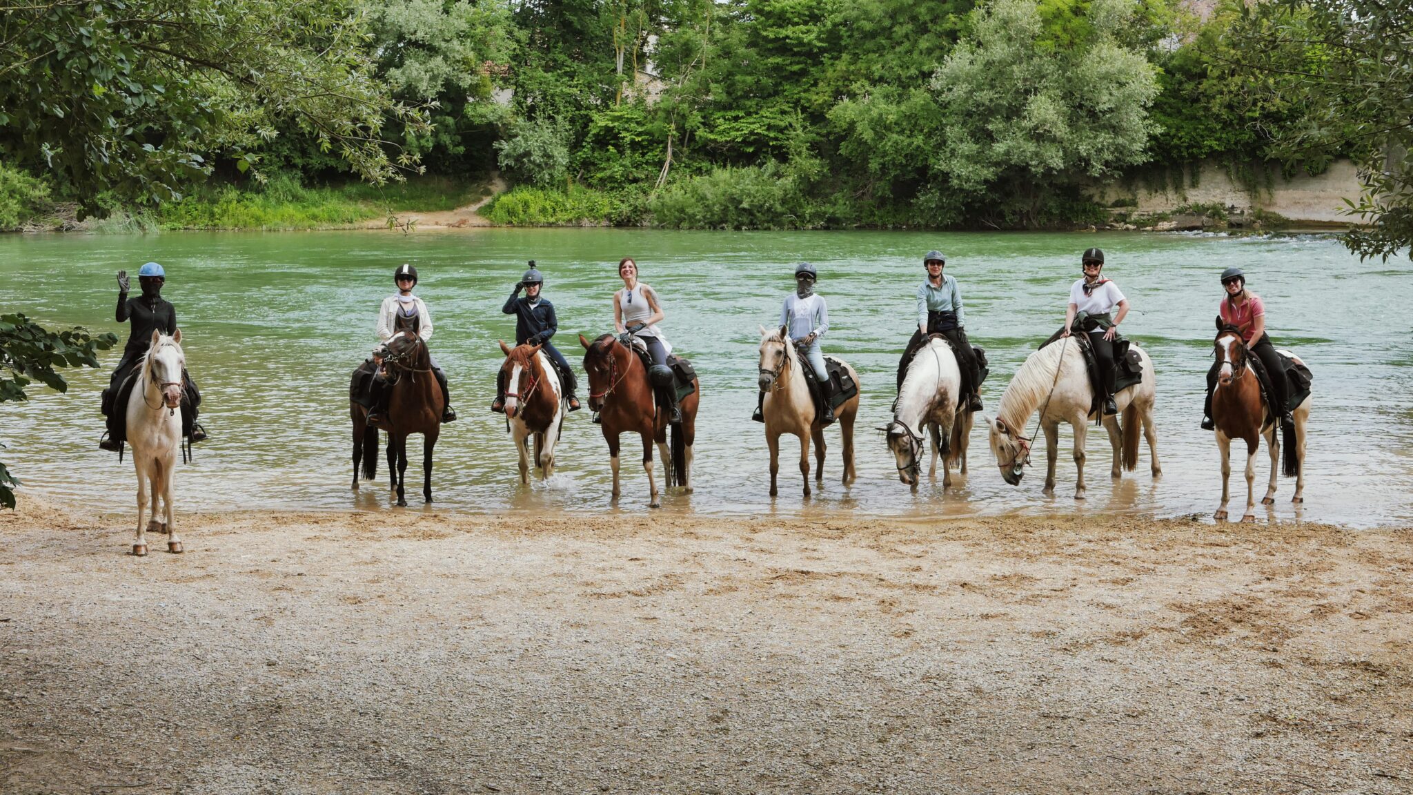 THE CHAMPAGNE RIDE, FRANCE, GLOBETROTTING HORSE RIDI NG HOLIDAYS